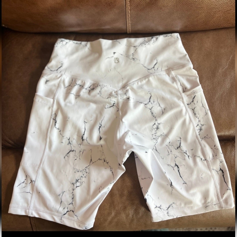 ๐Buffbunny Marble Biker Shorts XL - Picture 2 of 6